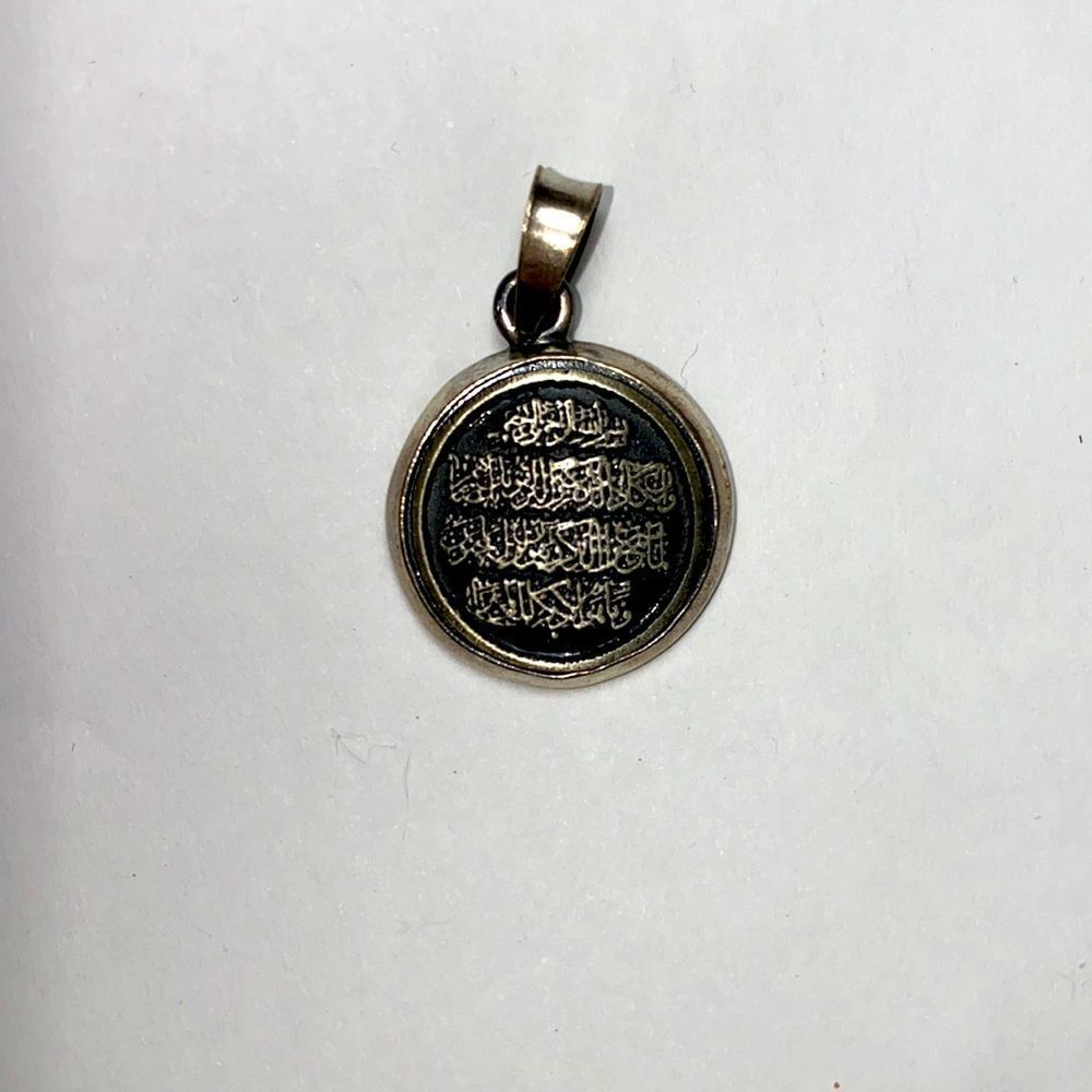 Elegant Silver Pendant Necklace